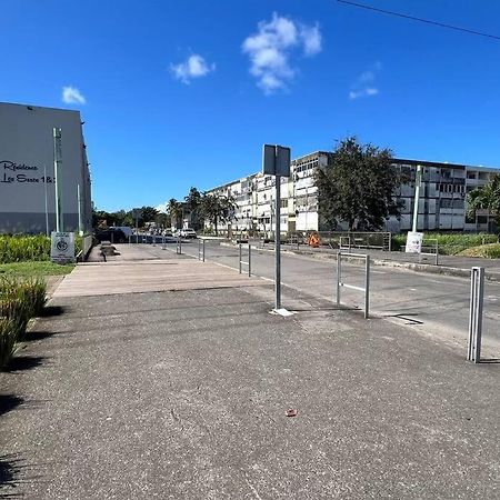 Appartement Proche Aeroport Au Rez-De-Chaussee Les Abymes Zewnętrze zdjęcie